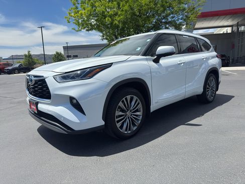 Used 2022 Toyota Highlander Platinum AWD/4WD image 5