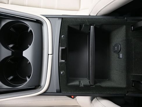 Used 2025 Porsche Panamera image 24