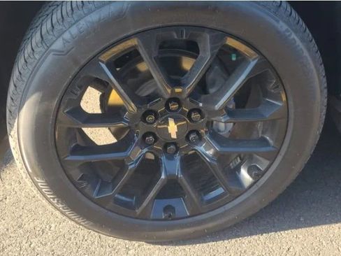 Used 2022 Chevrolet Tahoe LT w/ LT Signature Plus Package image 4