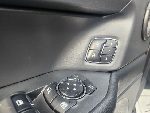 Used 2023 Ford Expedition Limited image 10