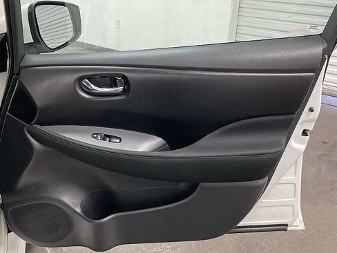Used 2022 Nissan Leaf S image 30