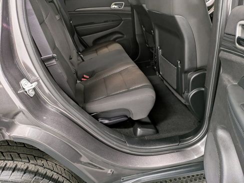 Used 2021 Jeep Grand Cherokee Laredo image 26