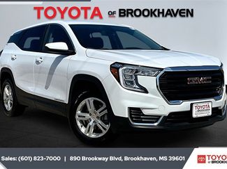 Used 2024 GMC Terrain SLE image 1