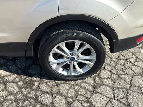 Certified 2018 Ford Escape SE w/ SE Sync 3 Package image 26