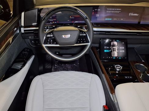 New 2026 Cadillac Escalade ESV Platinum Sport AWD/4WD image 13