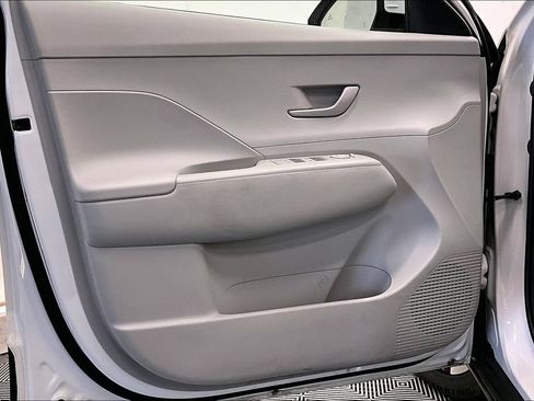Used 2025 Hyundai Kona SEL FWD image 24