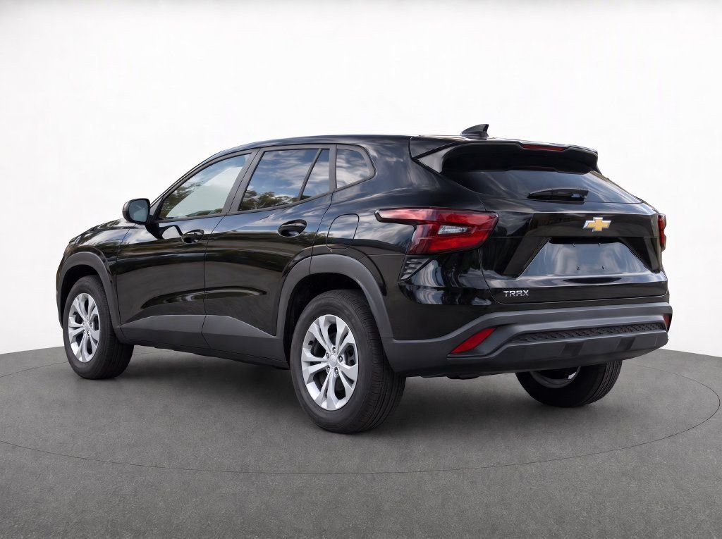 Used 2024 Chevrolet Trax LS FWD image 3