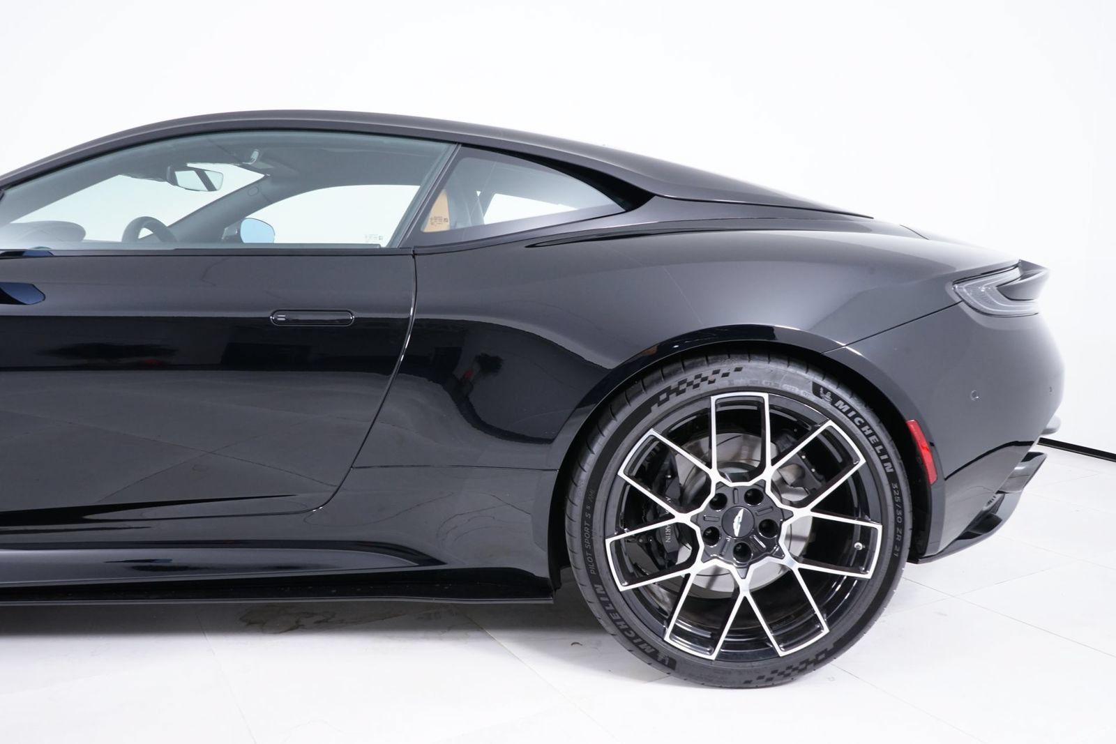 Used 2026 Aston Martin DB12 Coupe RWD image 12