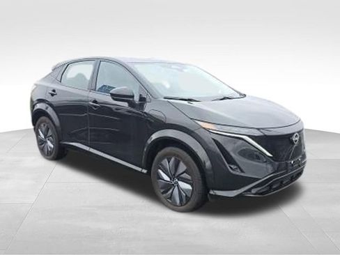 Used 2023 Nissan Ariya AWD image 7