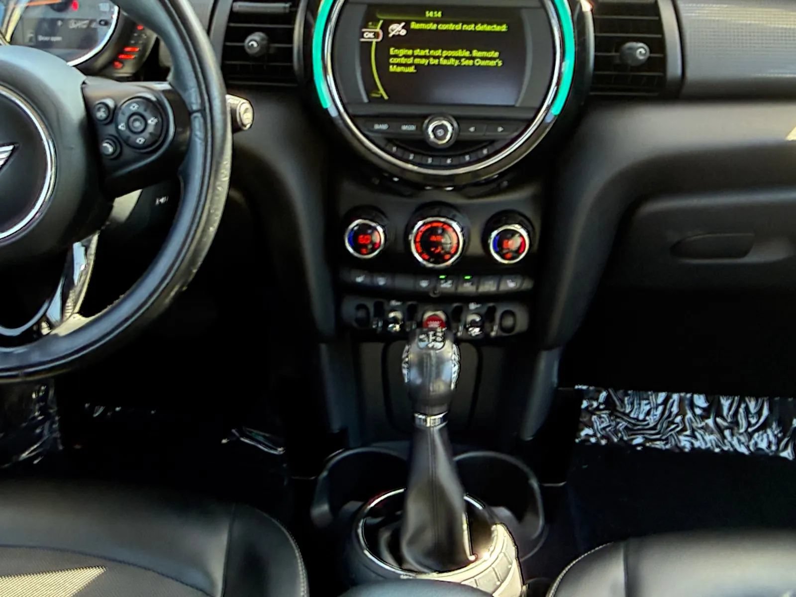 Used 2016 MINI Cooper 4-Door Hardtop w/ Media Package FWD image 18