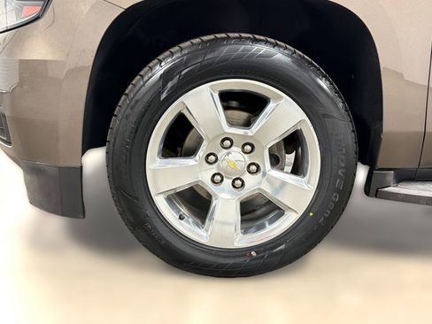 Used 2016 Chevrolet Suburban LT RWD image 11