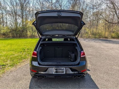Used 2018 Volkswagen Golf R 4-Door AWD/4WD image 7
