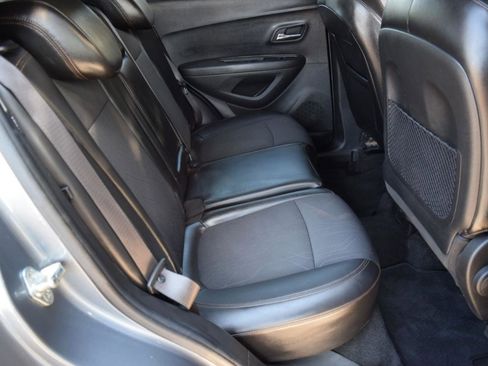 Used 2019 Chevrolet Trax LT w/ LT Convenience Package FWD image 31