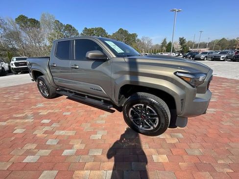 Used 2025 Toyota Tacoma TRD Sport AWD/4WD image 37