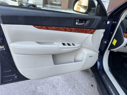 Used 2012 Subaru Outback 2.5i Limited w/ Moonroof Pkg image 17