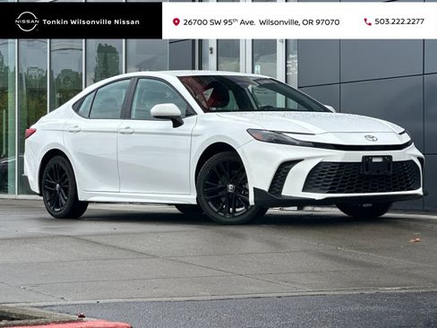 Used 2025 Toyota Camry SE AWD/4WD image 1