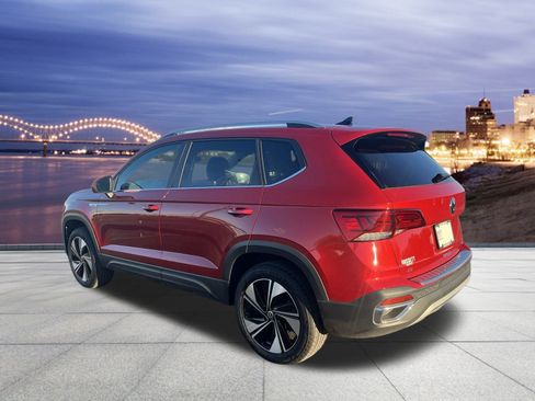 Used 2024 Volkswagen Taos SE image 3