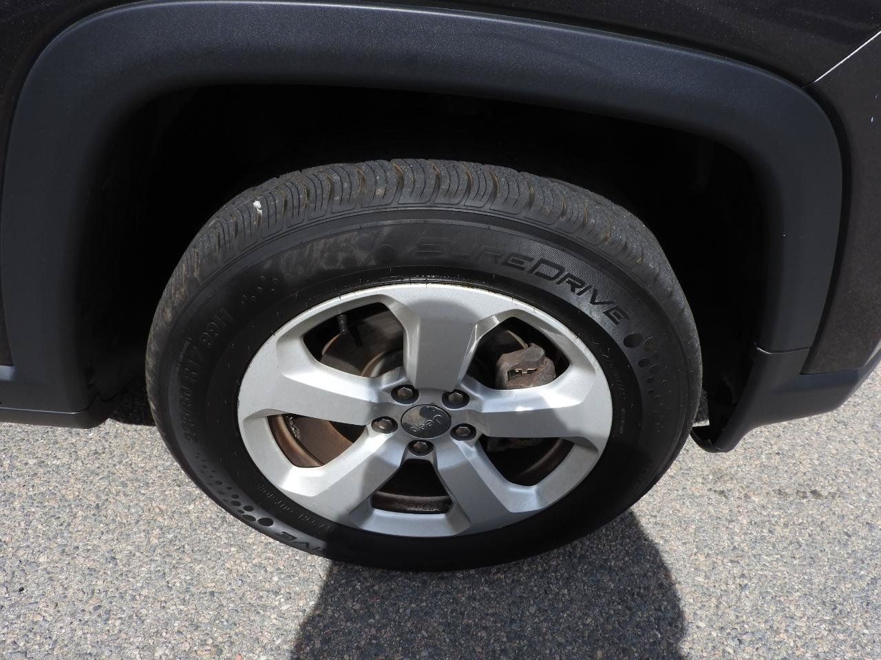 Used 2018 Jeep Compass Latitude w/ Cold Weather Group AWD/4WD image 18