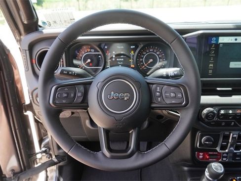 New 2025 Jeep Gladiator Rubicon w/ Convenience Group image 25