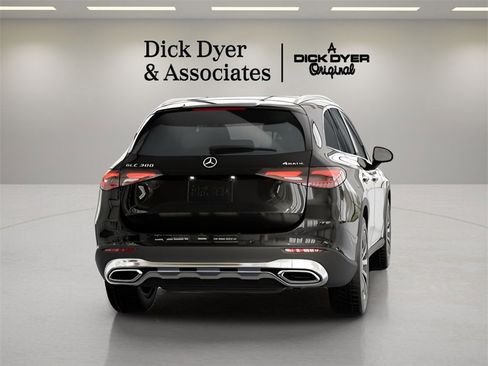 Used 2025 Mercedes-Benz GLC 300 GLC 300 image 9