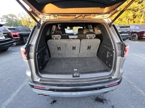 Used 2025 GMC Acadia Denali FWD image 10