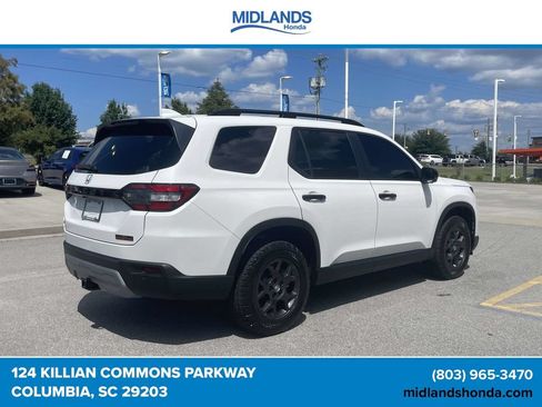 Certified 2025 Honda Pilot TrailSport image 6