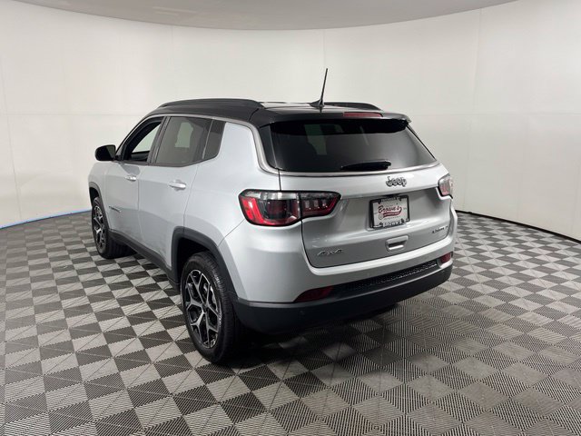 Used 2026 Jeep Compass Limited AWD/4WD image 5