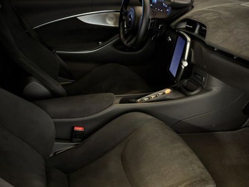 Used 2025 McLaren Artura RWD image 11