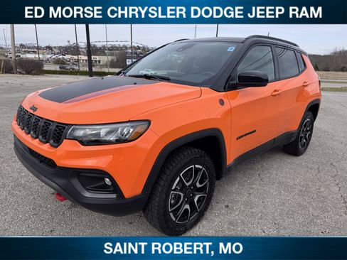New 2026 Jeep Compass Trailhawk w/ Sun, Sound & Navigation Group AWD/4WD image 4
