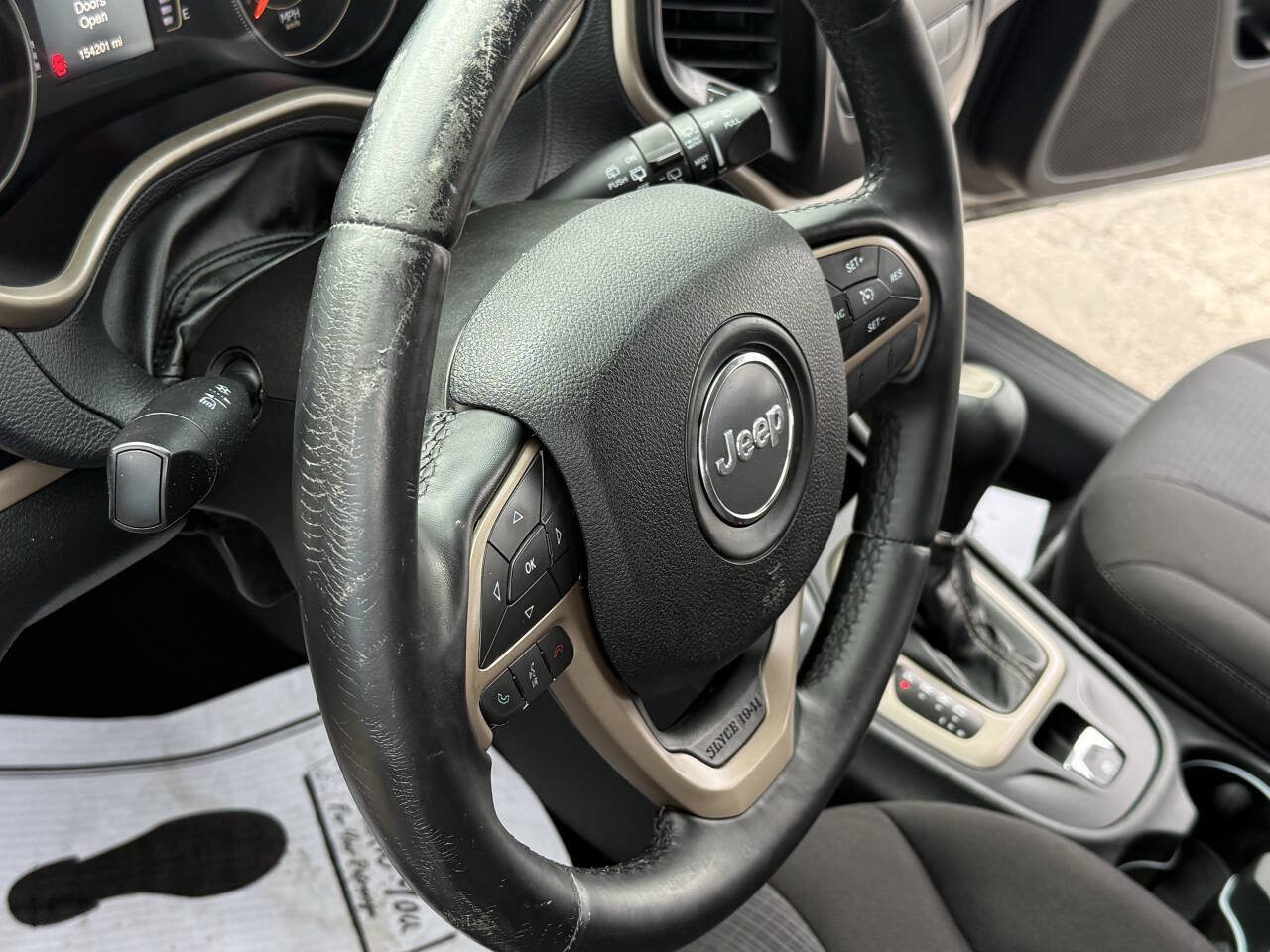 Used 2015 Jeep Cherokee Latitude AWD/4WD image 9