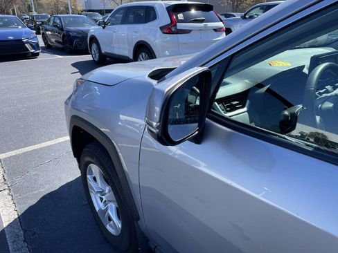 Used 2021 Toyota RAV4 XLE w/ Convenience Package image 19