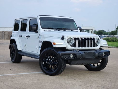 Used 2024 Jeep Wrangler Unlimited Sahara AWD/4WD image 1