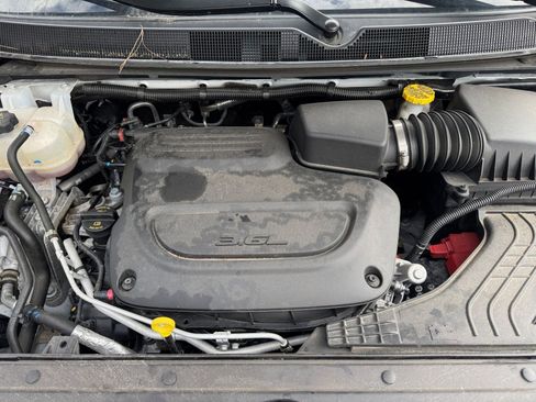 Used 2025 Chrysler Pacifica Select image 34