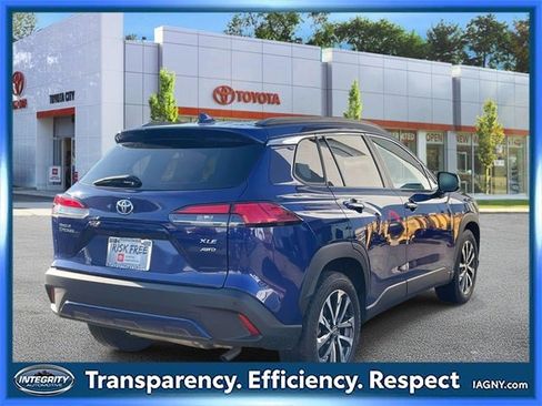Used 2023 Toyota Corolla Cross XLE image 6