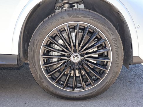 Used 2024 Mercedes-Benz GLC 300 4MATIC image 28