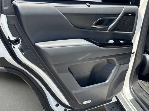 Used 2025 Lexus LX 700h Luxury w/ Appearance Package AWD/4WD image 15