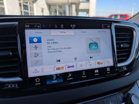 Used 2024 Chrysler Pacifica Touring-L image 24