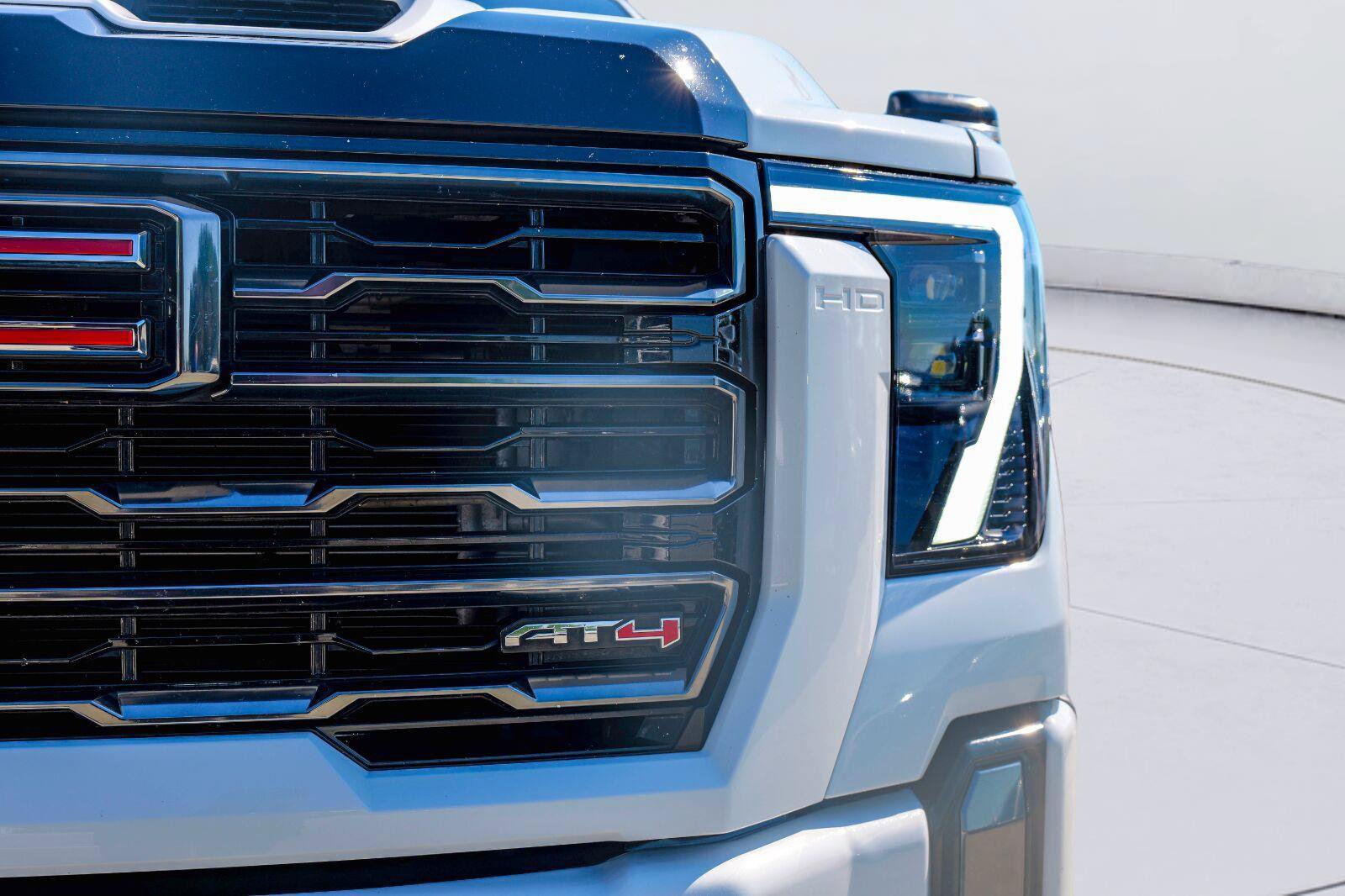 Used 2024 GMC Sierra 2500 AT4 w/ Technology Package AWD/4WD image 6