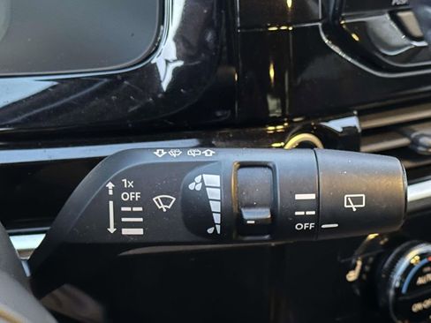 Used 2024 Nissan Pathfinder SV image 25