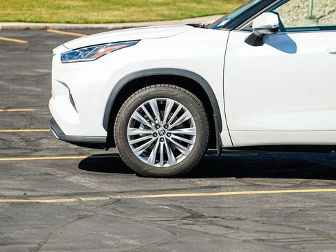 Used 2022 Toyota Highlander Platinum image 8