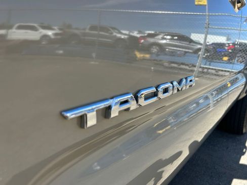 Used 2016 Toyota Tacoma TRD Off-Road AWD/4WD image 35