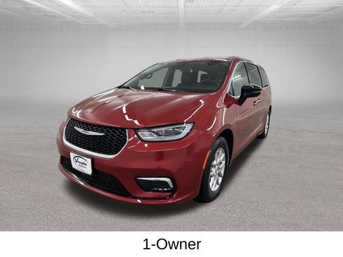 Used 2025 Chrysler Pacifica Select FWD image 7