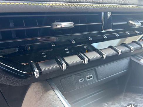 Used 2026 Chevrolet Colorado ZR2 w/ Technology Package image 21