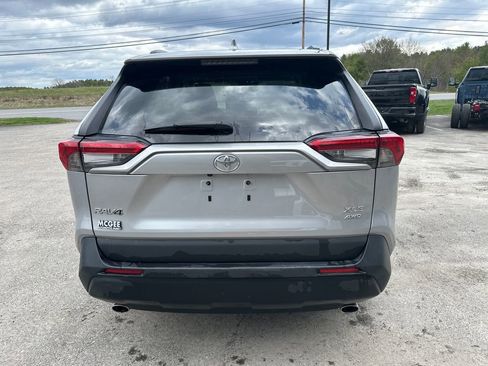 Used 2021 Toyota RAV4 XLE w/ Convenience Package AWD/4WD image 4