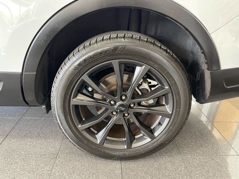 Used 2019 Ford Explorer XLT w/ Equipment Group 202A AWD/4WD image 22