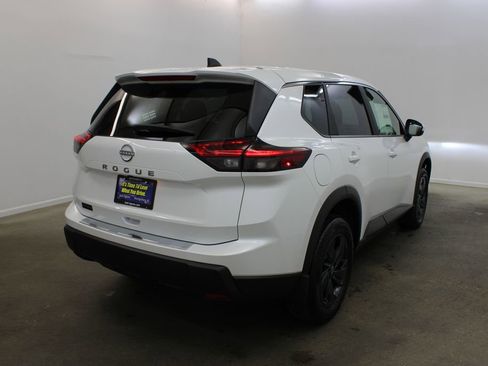New 2026 Nissan Rogue SV FWD image 5