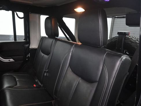 Used 2013 Jeep Wrangler Unlimited Rubicon w/ Connectivity Group AWD/4WD image 22