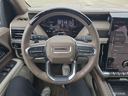 Used 2025 GMC Yukon Denali w/ Denali Reserve Package image 21