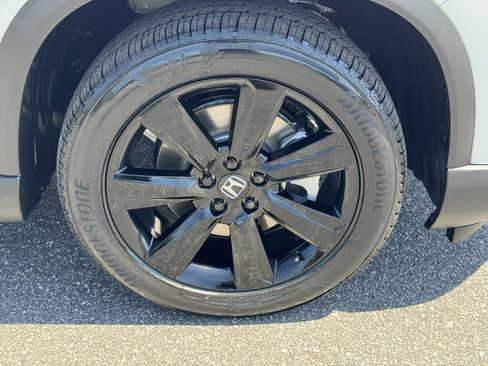 Certified 2025 Honda Pilot Black Edition image 13