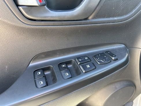 Used 2023 Hyundai Kona SEL image 5